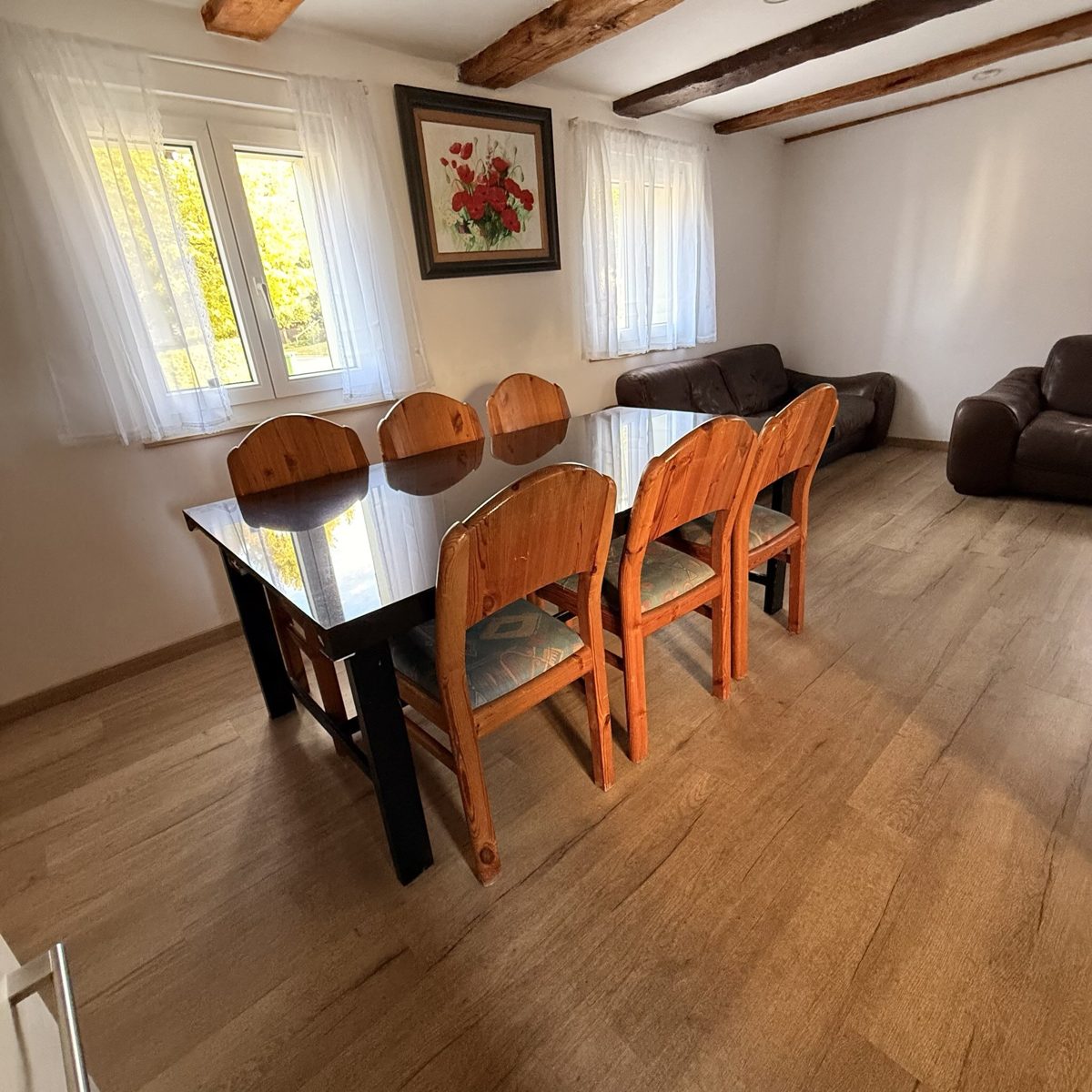 Cozy Swiss Hub – dining area in the open living room